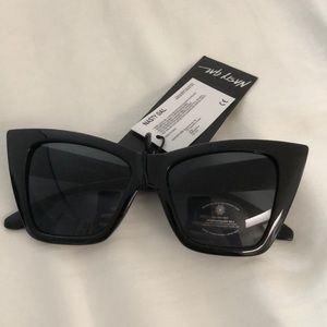 Nasty Gal Throw ‘Em Shade Cat-Eye sunglasses
